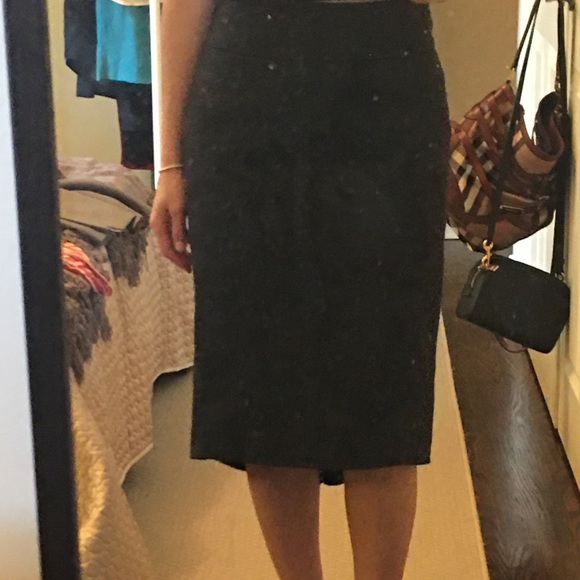 Midi wool skirt with vertical ruching at the back - Picture 3 of 7